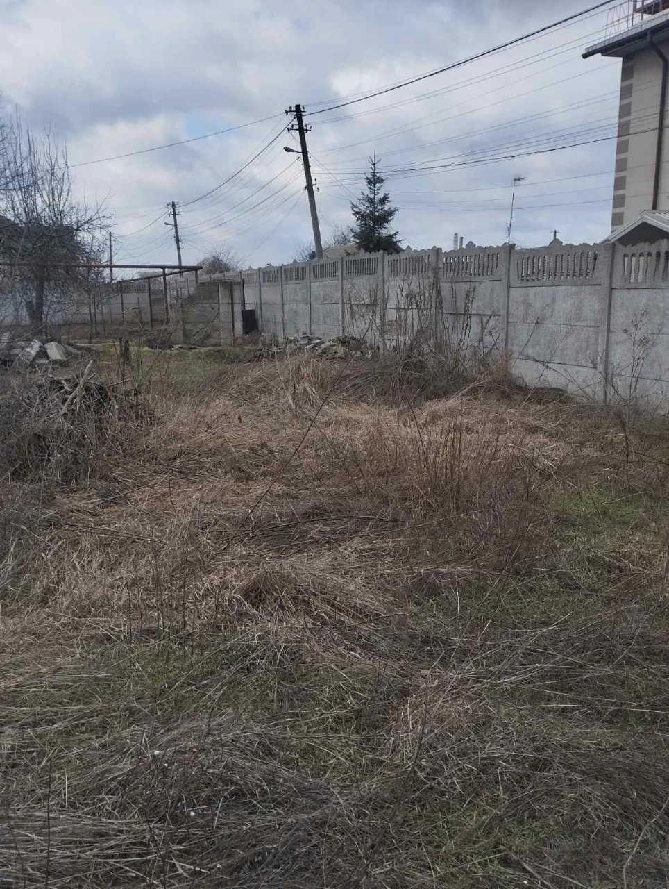 Продам недорого приватизований будинок поряд з ж.м. Парус
