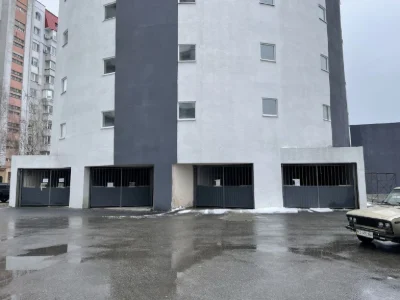 Гаражний бокс новий в центрі автоматичні ворота,електрика