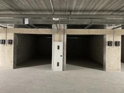 Гаражний бокс новий в центрі автоматичні ворота,електрика