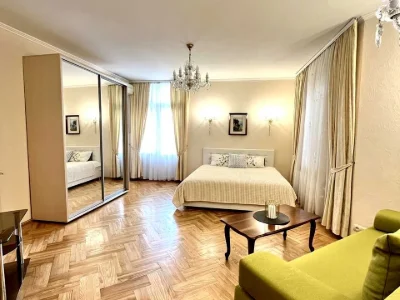 Квартира. Київ, Михайлівська вул.