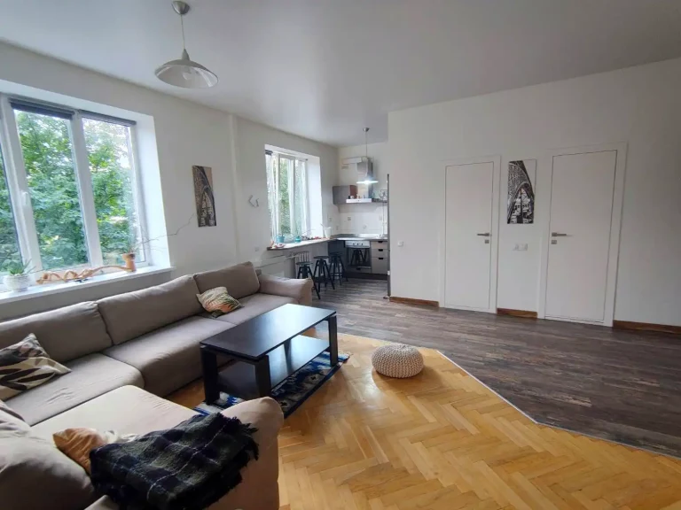 Оренда квартири 3-кімн. 76 м² 3/5 пов.