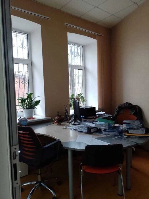 For sale 2 sq.m. with office renovation in the Center, Pl. Konstituts