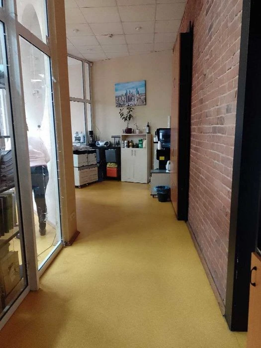 For sale 2 sq.m. with office renovation in the Center, Pl. Konstituts