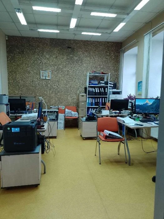 For sale 2 sq.m. with office renovation in the Center, Pl. Konstituts