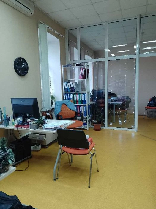 For sale 2 sq.m. with office renovation in the Center, Pl. Konstituts