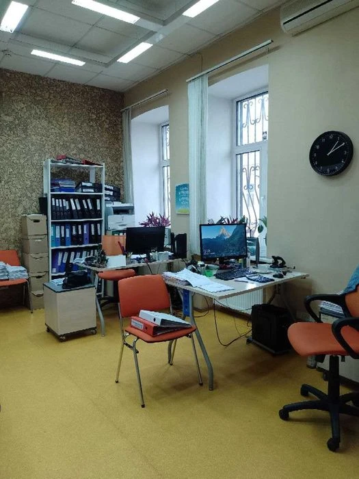 For sale 2 sq.m. with office renovation in the Center, Pl. Konstituts
