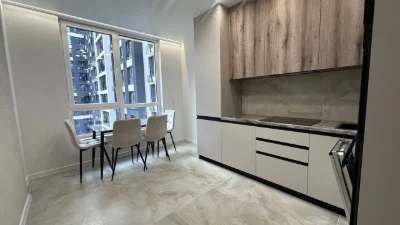 Продаж 1 км квартири поруч з річкою