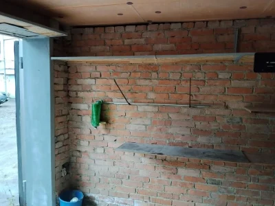 Гараж около озера Чеха.