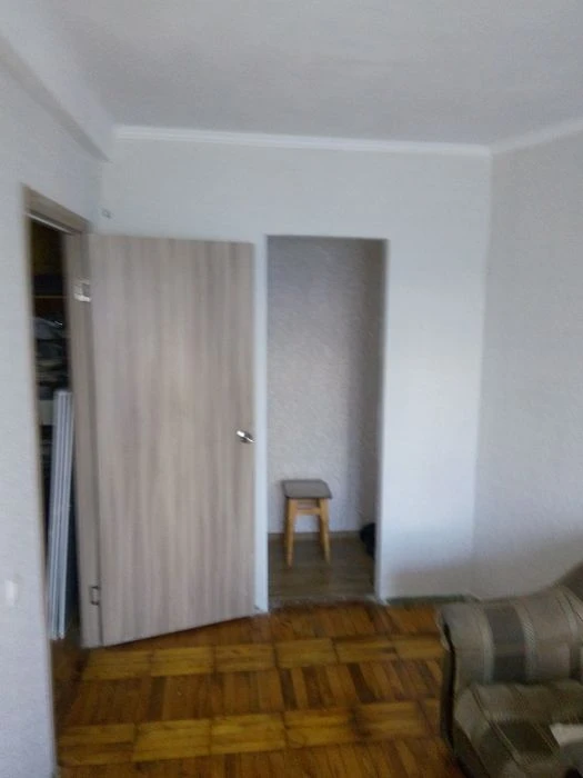 Продам четырехкомнатную квартиру 1 этаж ОСМД в жилом состоянии.