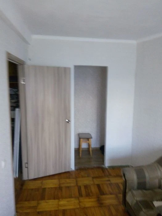 Продам четырехкомнатную квартиру 1 этаж ОСМД в жилом состоянии.