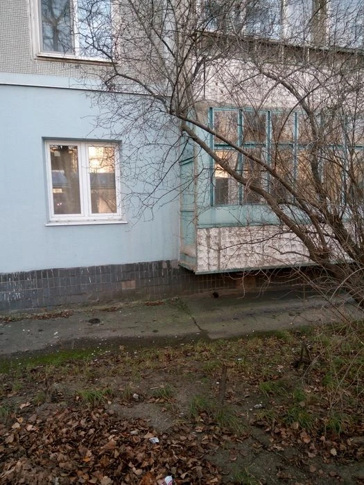 Продам четырехкомнатную квартиру 1 этаж ОСМД в жилом состоянии.
