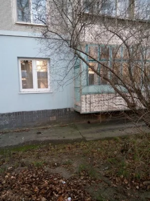 Продам четырехкомнатную квартиру 1 этаж ОСМД в жилом состоянии.