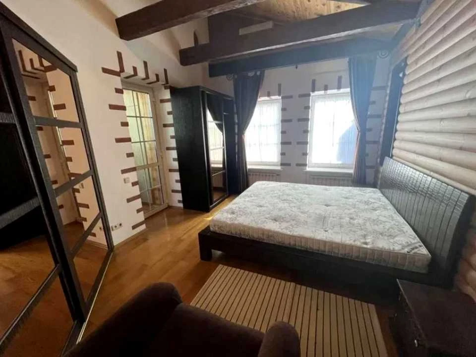 Квартира. Київ, Андріївський узвіз
