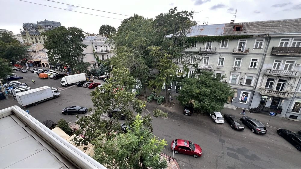Комфортна квартира центрі міста горсад