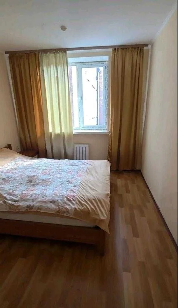 Продам 3 квартиру с ремонтом, сталинка, Холодная Гора