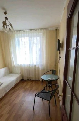 Продам 3 квартиру с ремонтом, сталинка, Холодная Гора