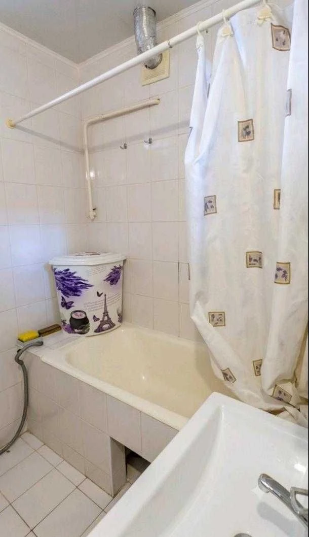 Продам 3 квартиру с ремонтом, сталинка, Холодная Гора