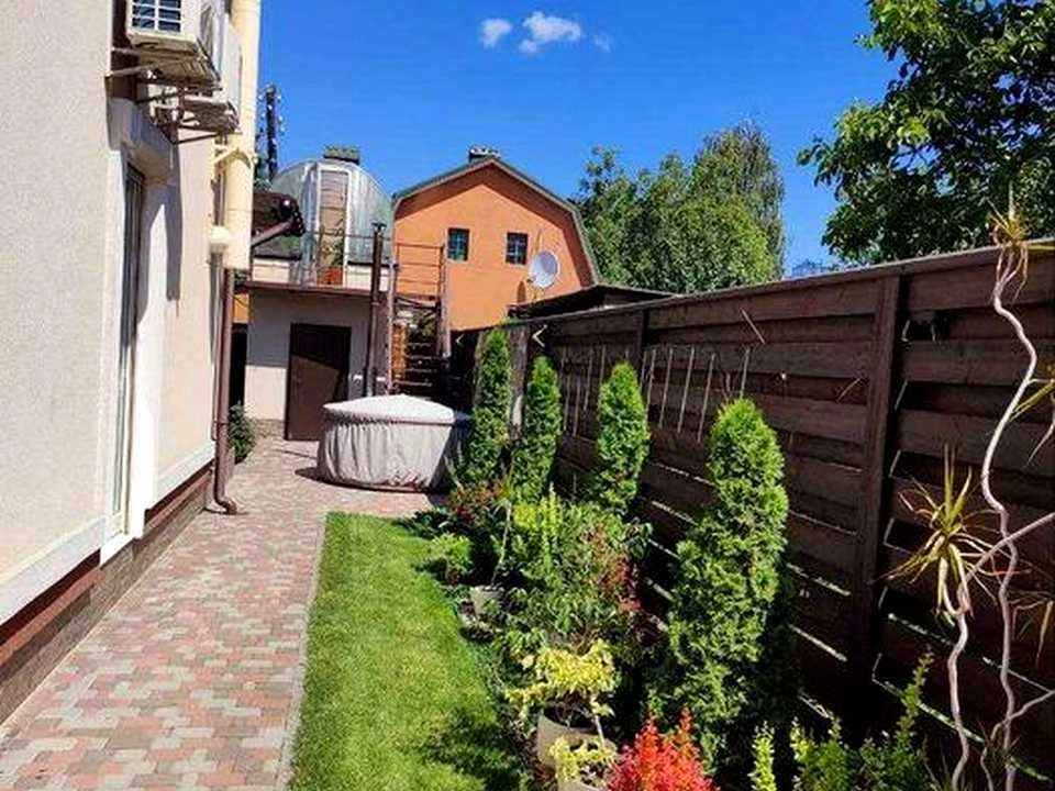 Будинок. Київ, Автопаркова вул.