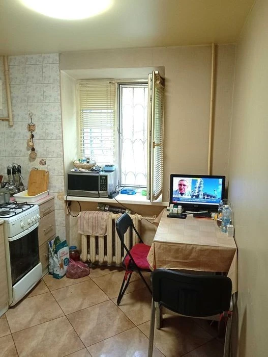 1-room, Troitsko-Kyrylivska St., Kurenivka