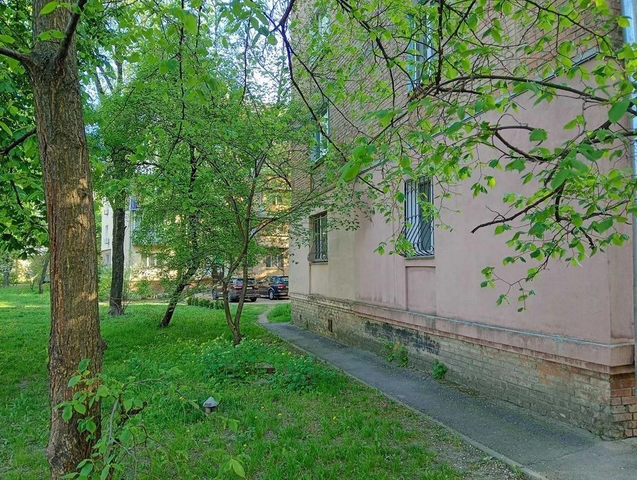 1-room, Troitsko-Kyrylivska St., Kurenivka