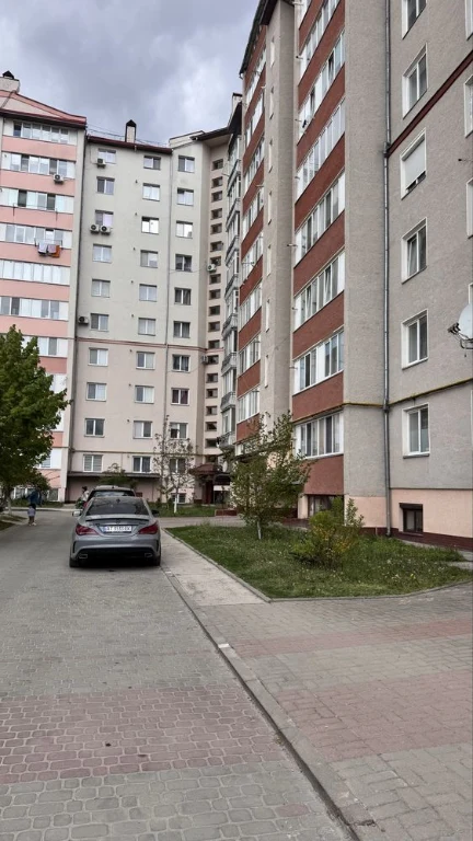 Велика 1 кімнатна квартира. Здана з інд .опаленням