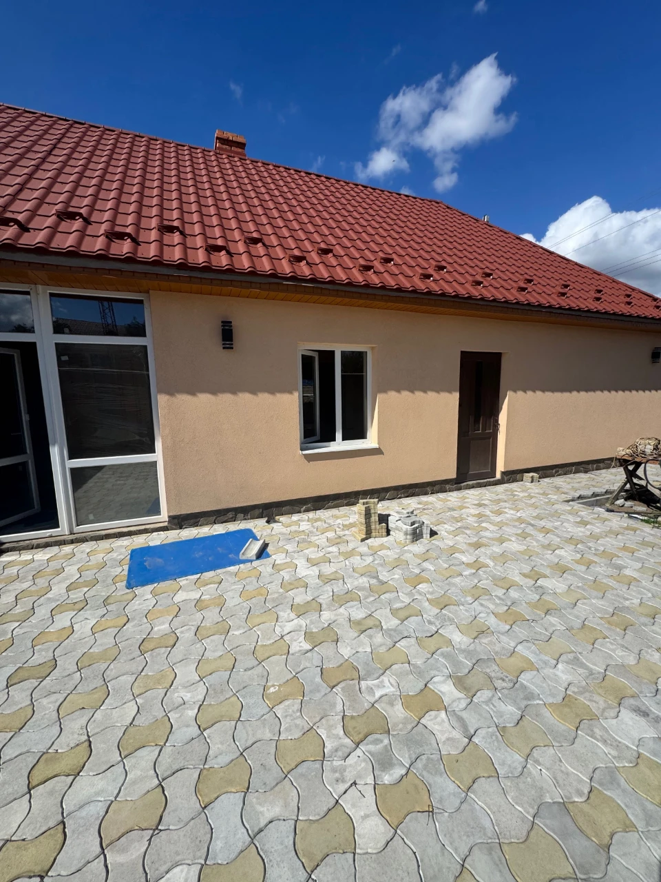 Продається готовий будинок в Ужгороді з ремонтом, меблями, т