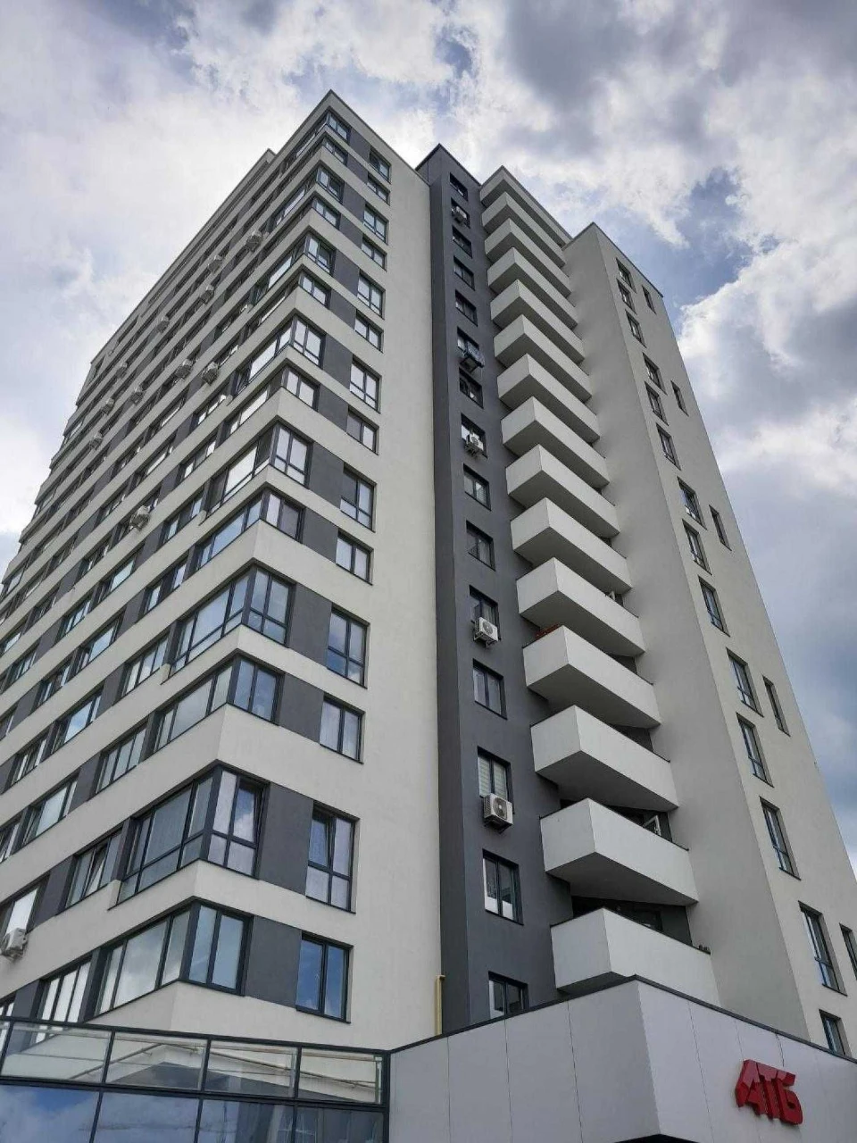 Продаж двох кімнатної квартири в новобудові