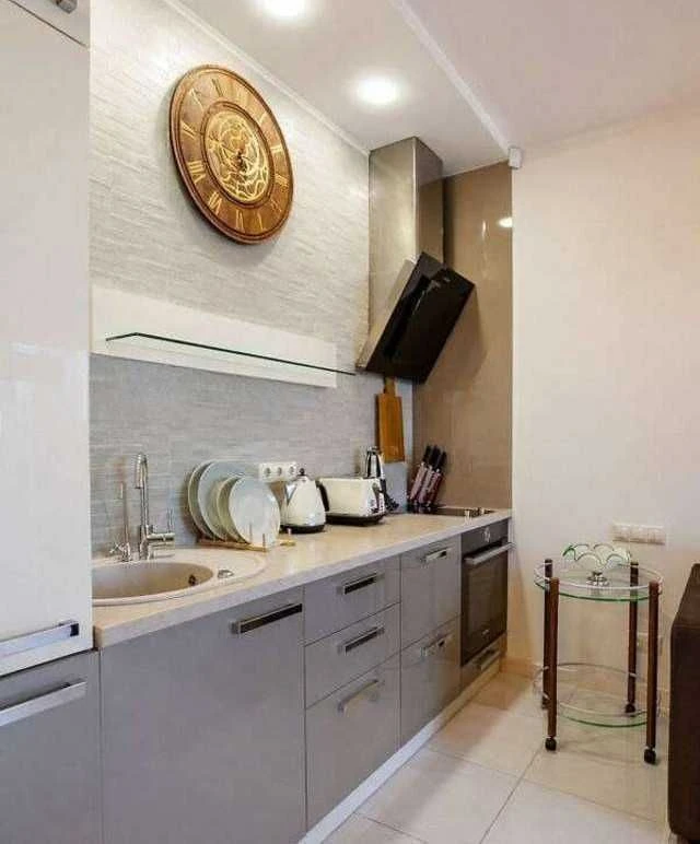 Продам 1-кімн. Лаврська вул. 8, 34 м.кв