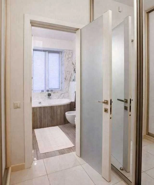 Продам 1-кімн. Лаврська вул. 8, 34 м.кв