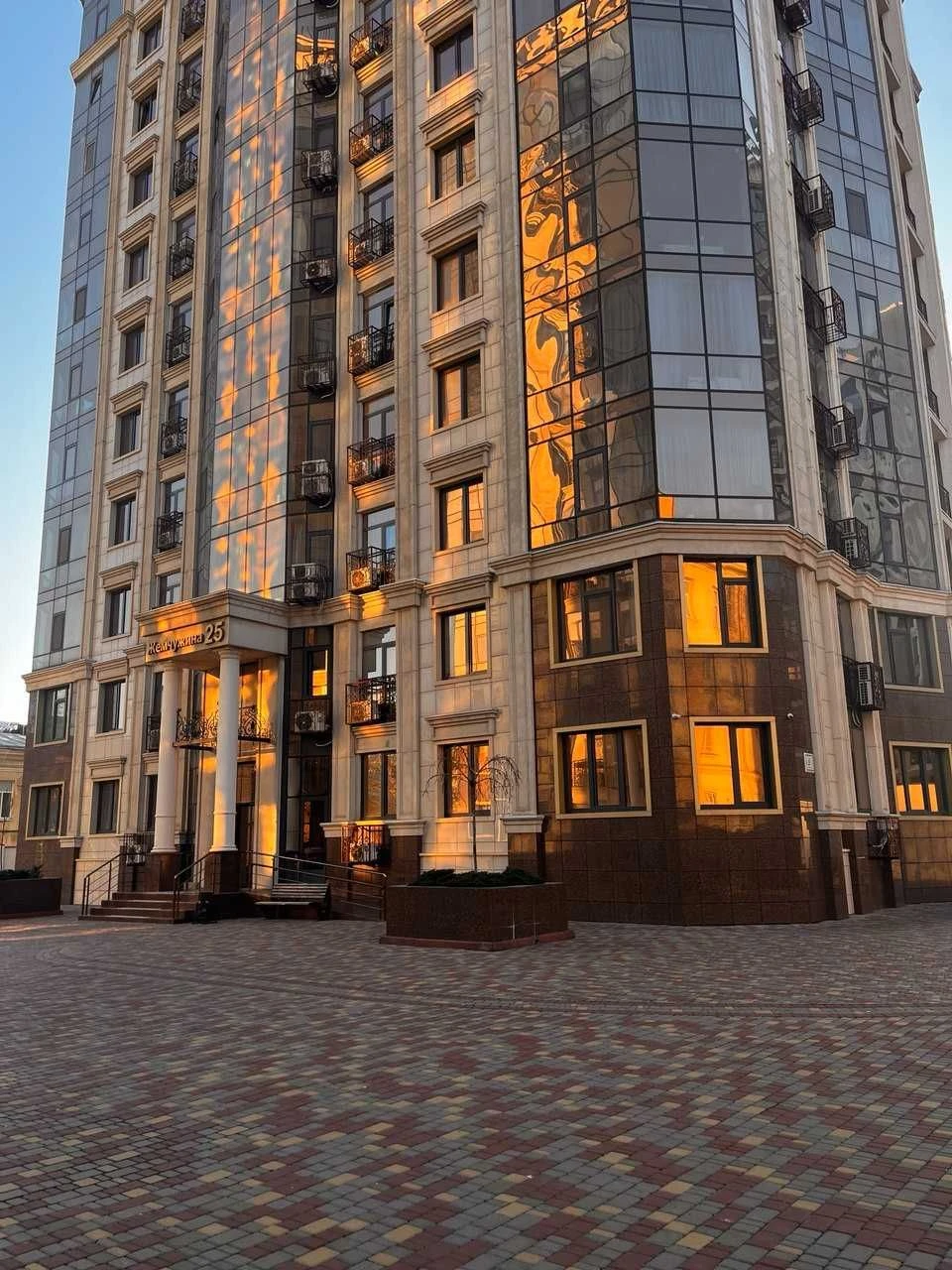 Квартира на Італійському бульварі, 25 Перлина.