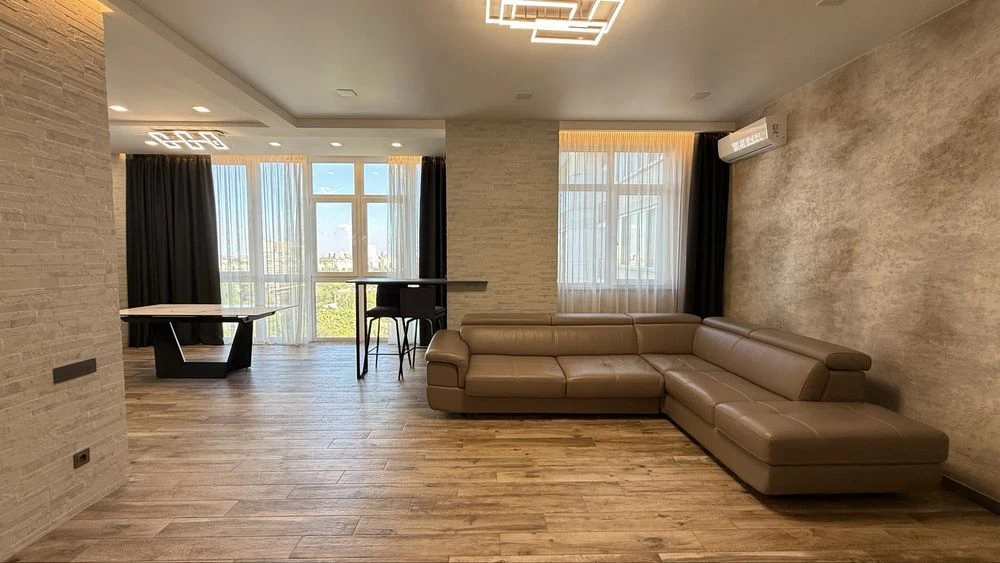 Продам 3 кімнатну квартиру в новому будинку на Краснова