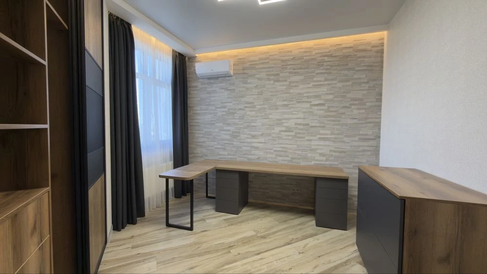 Продам 3 кімнатну квартиру в новому будинку на Краснова