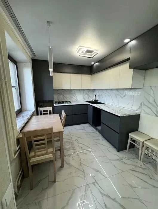Продаж 4 кімнатної квартири в Центрі, вулиця В.Благовісного