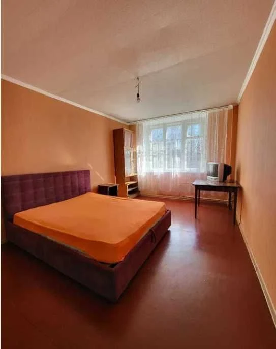 Продам 3 комнатную квартиру 54 м2 на 2 этаже метро Индустриа