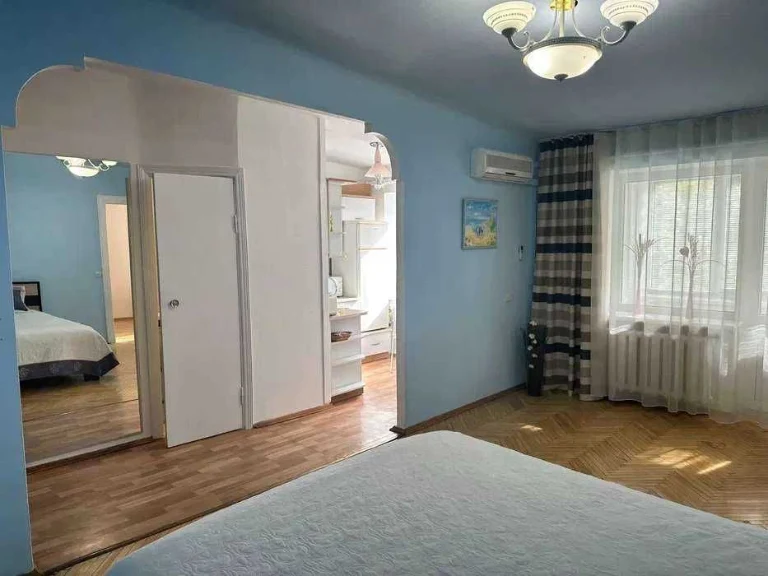 Продам 2-кімн. Лабораторна вул. 28, 43 м.кв