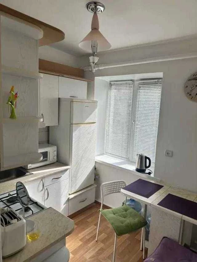 Продам 2-кімн. Лабораторна вул. 28, 43 м.кв