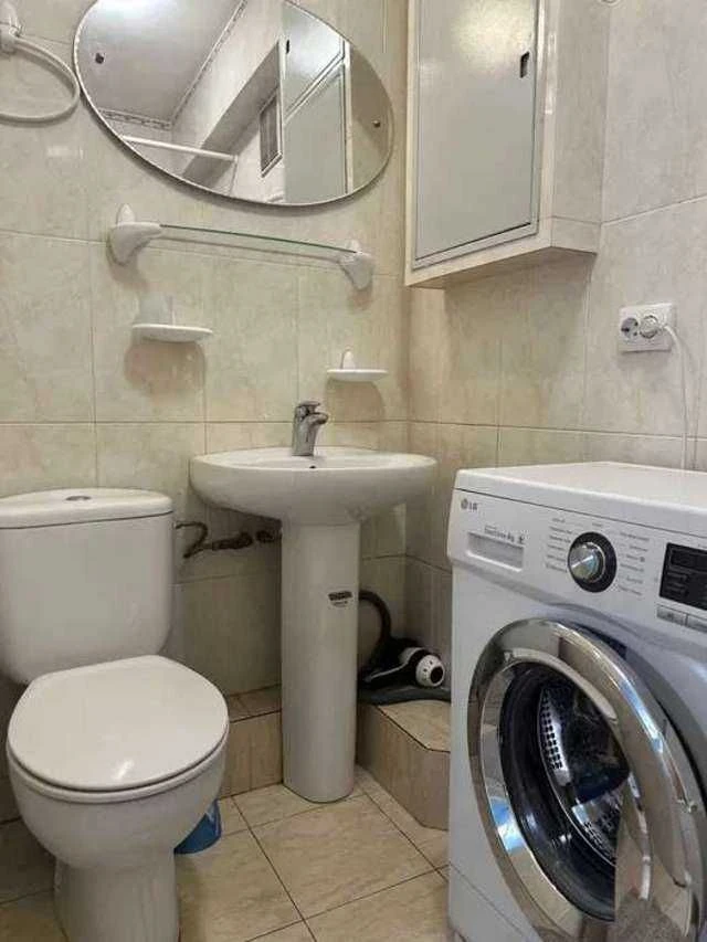 Продам 2-кімн. Лабораторна вул. 28, 43 м.кв