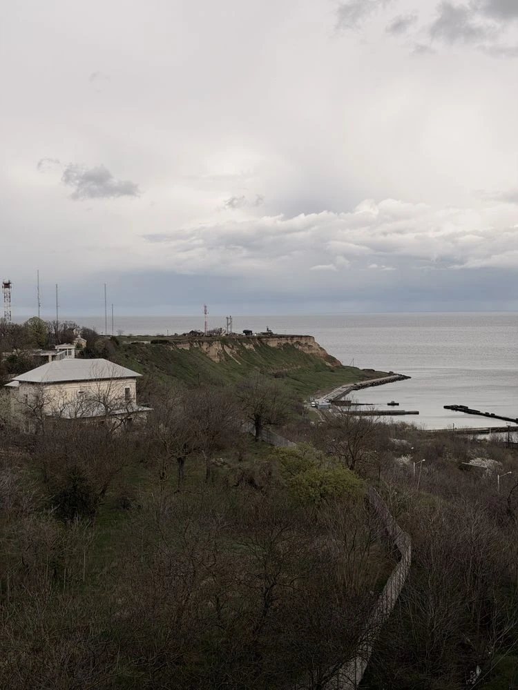 Продам 2-х кімнатну квартиру біля моря