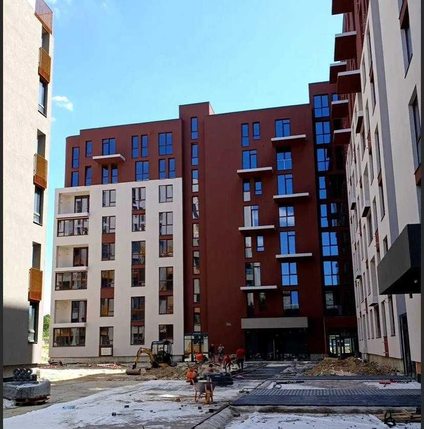 Продається простора двокімнатна квартира площею 90,6 м² у ЖК