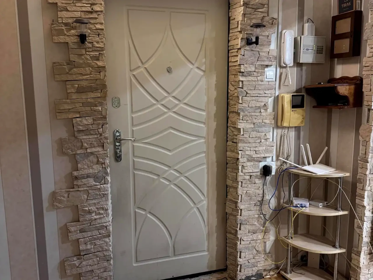 Оренда квартири 3-кімн. 75 м² 9/9 пов.