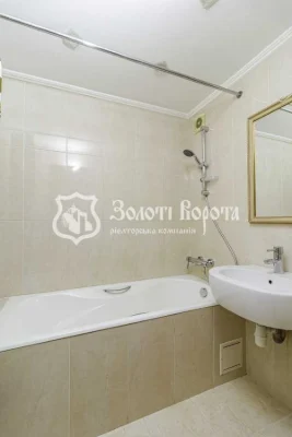 Sale of a 2-room apartment of 73 m², Darnytskyi Bul., 8
