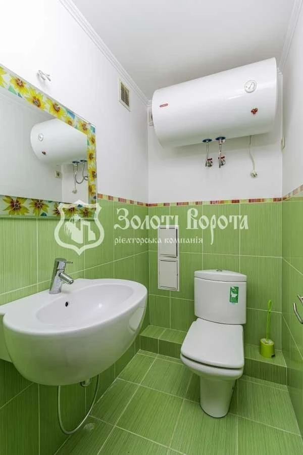 Sale of a 2-room apartment of 73 m², Darnytskyi Bul., 8