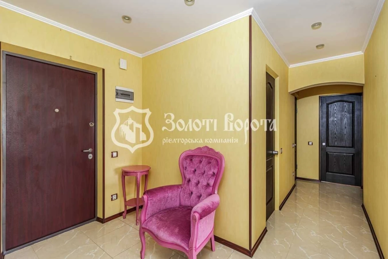 Sale of a 2-room apartment of 73 m², Darnytskyi Bul., 8
