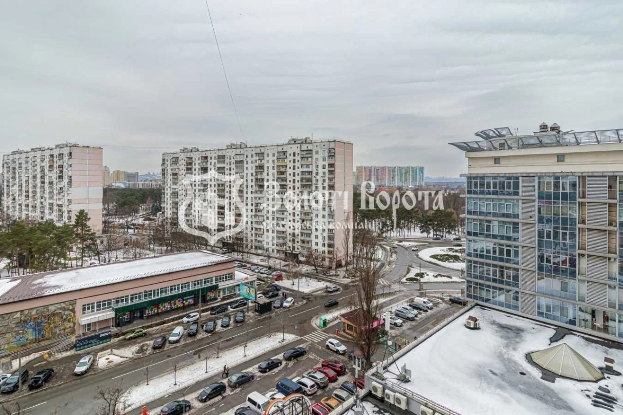 Sale of a 2-room apartment of 73 m², Darnytskyi Bul., 8