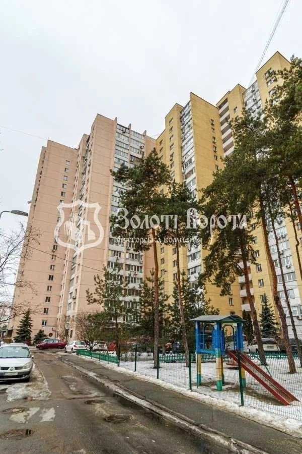 Sale of a 2-room apartment of 73 m², Darnytskyi Bul., 8