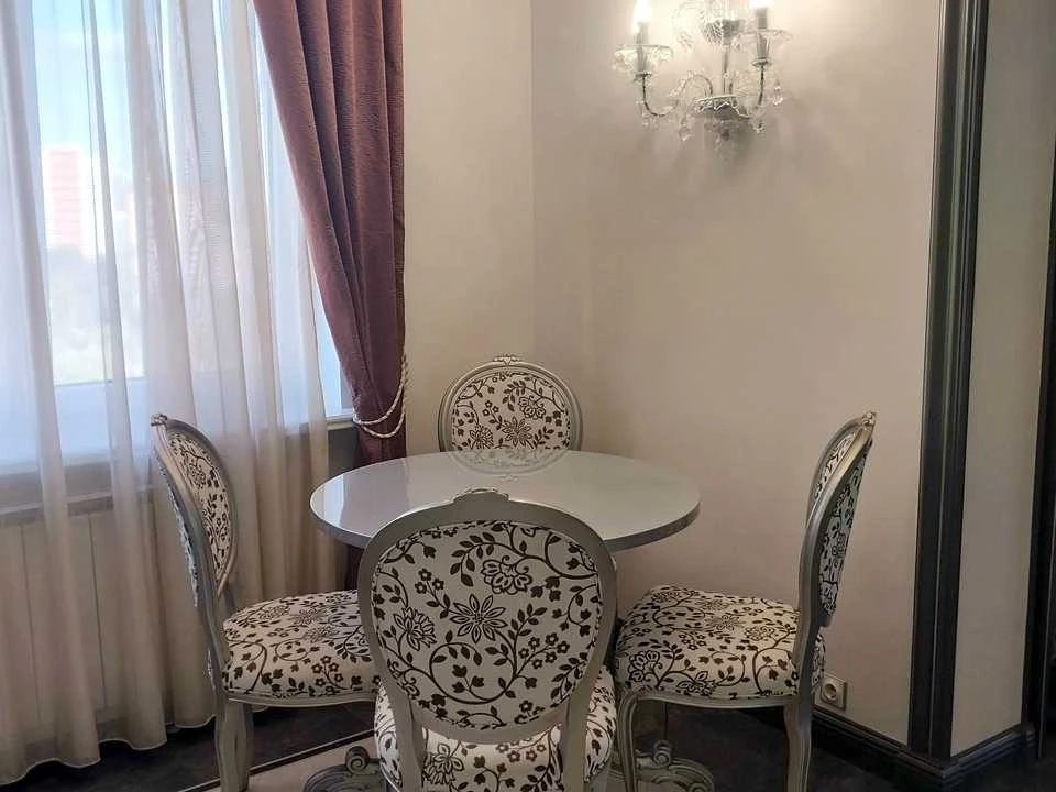 Квартира. Київ, Дмитрівська вул.