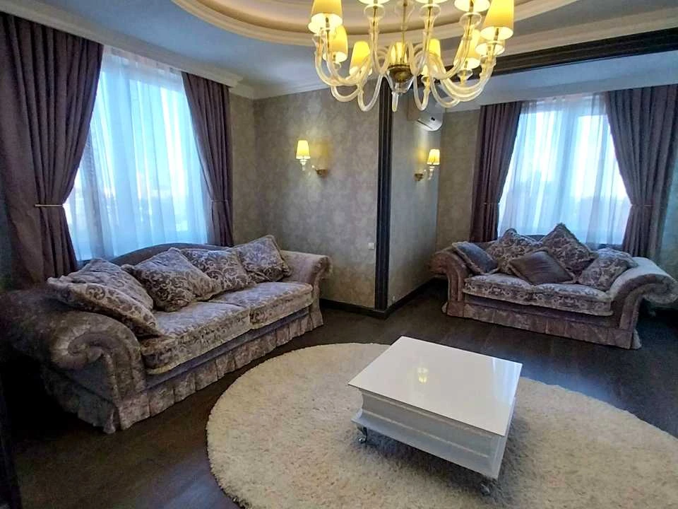 Квартира. Київ, Дмитрівська вул.