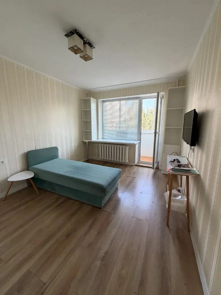 Продам 3-кімнатну квартиру, Сонячний