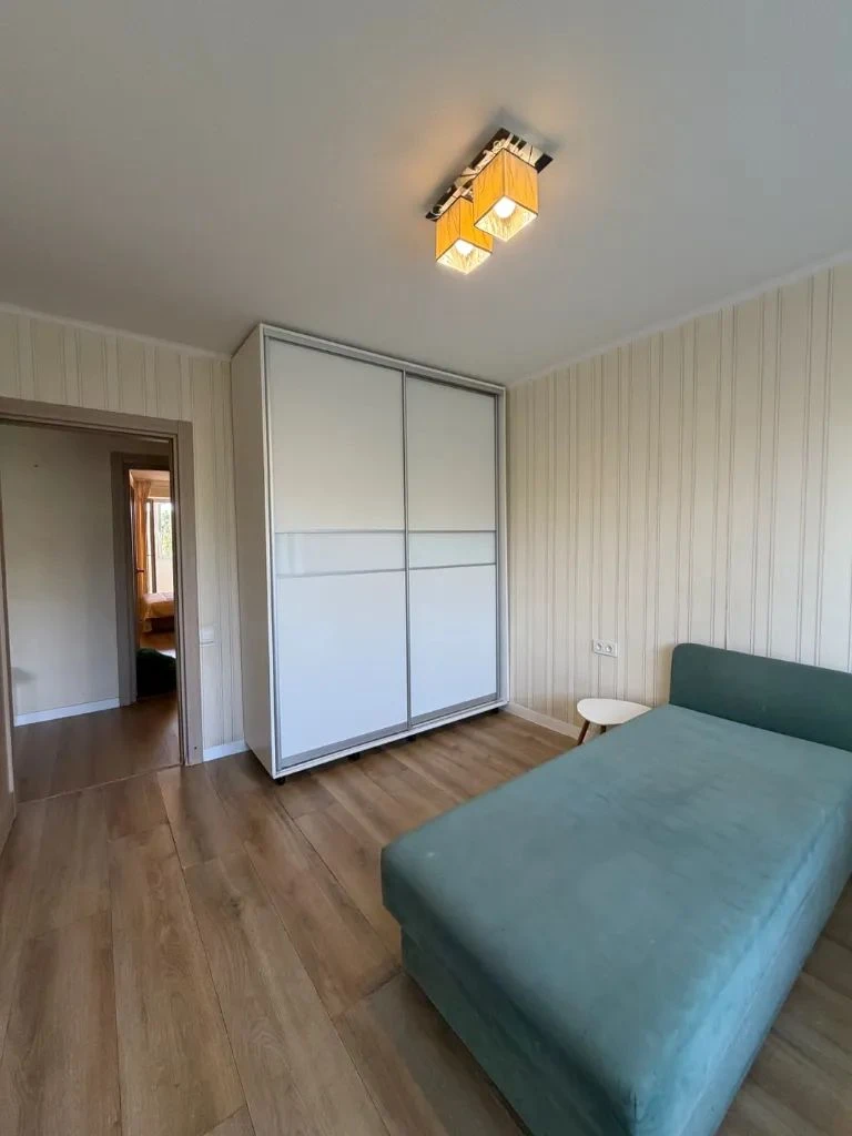 Продам 3-кімнатну квартиру, Сонячний