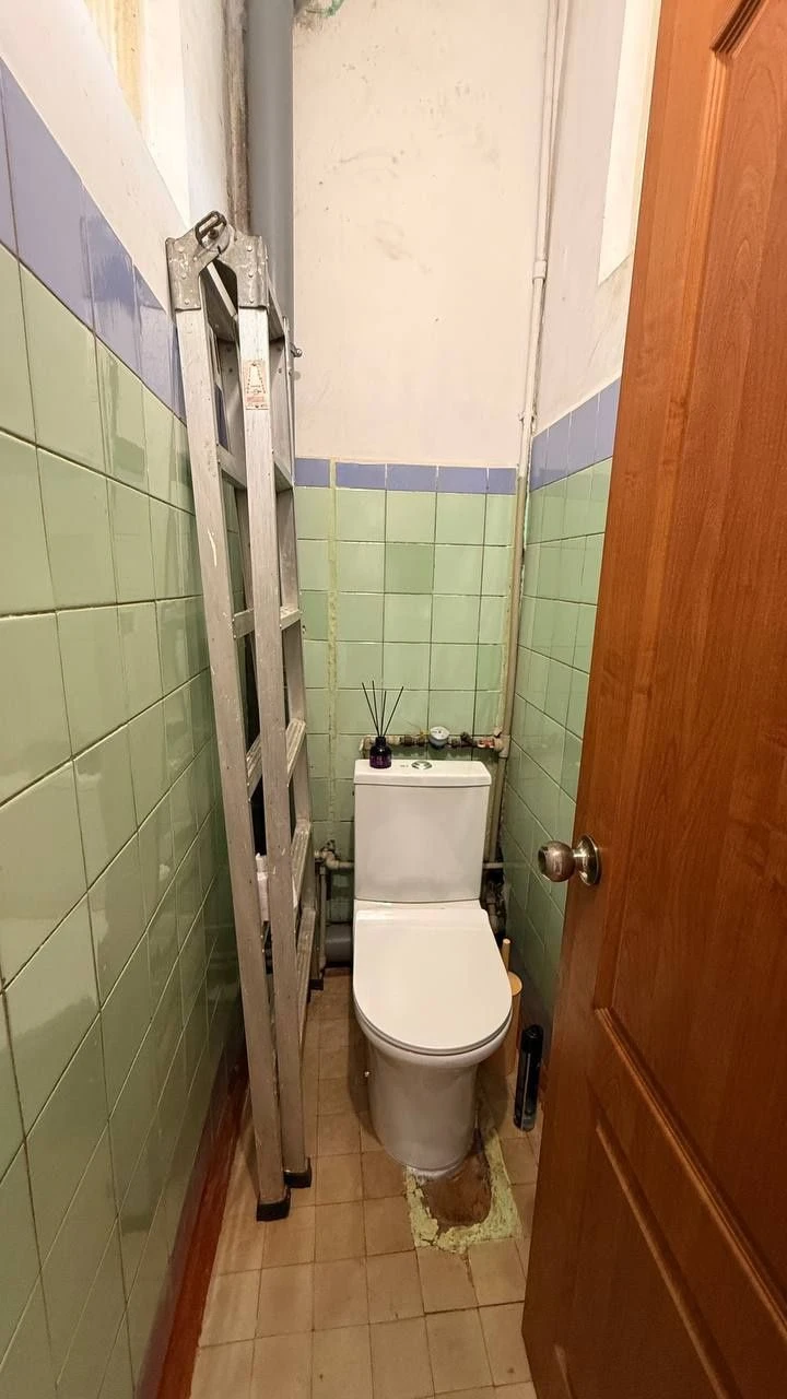 Продам 2 комнатную Сталинку в центре